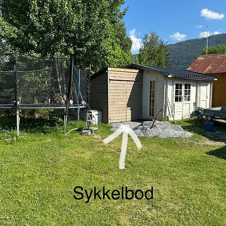 Koselig Sentrumsleilighet I 2 Etg Apartment *