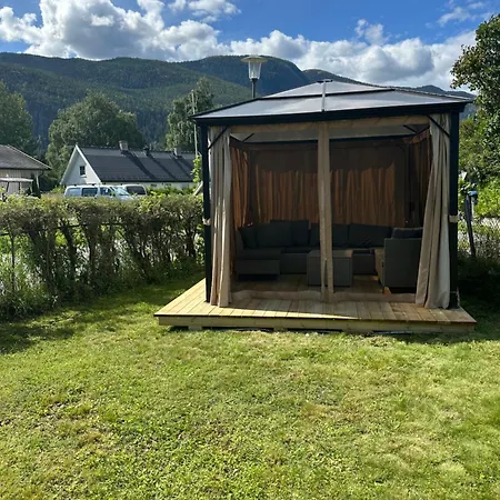 Koselig Sentrumsleilighet I 2 Etg *